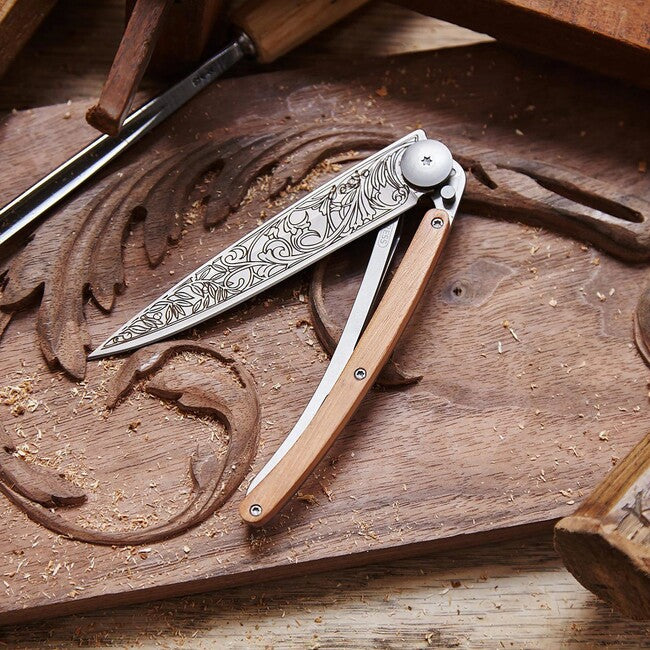 Deejo Tattoo Klappmesser Jugendstil-Wacholderholz