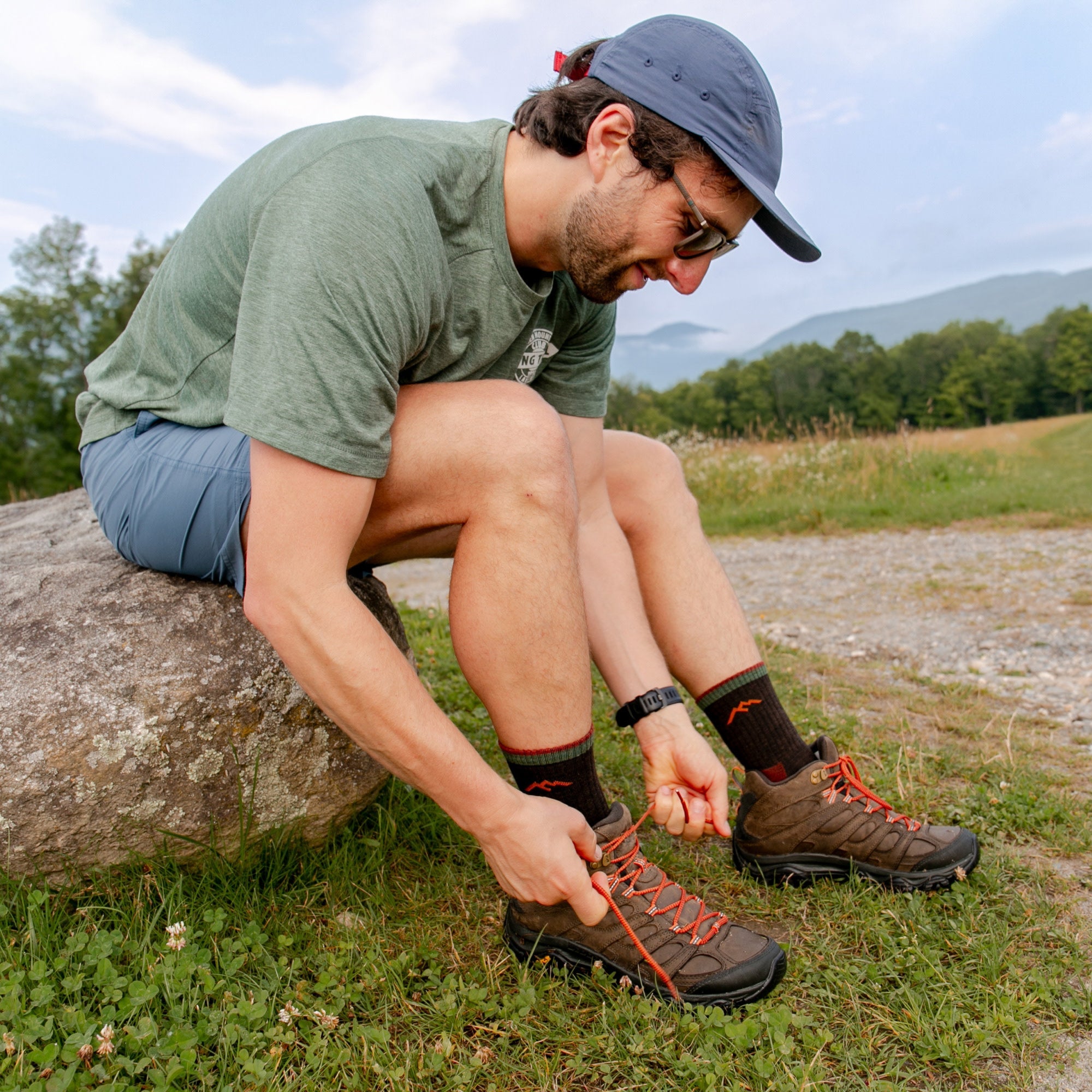 Darn Tough Hiker Micro Crew Wandersocken mit Dämpfung, Walnut