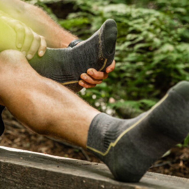 Darn Tough Hiker 1/4 Midweight Wandersocken mit Dämpfung, Taupe