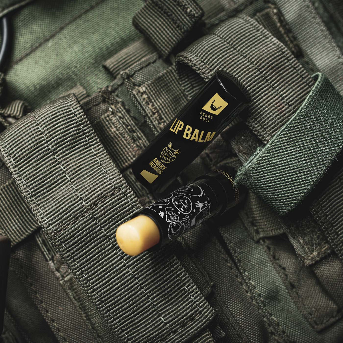 ANGRY BEARDS Energizujúci Lip Balm Bull balzam na pery, 4,8 ml
