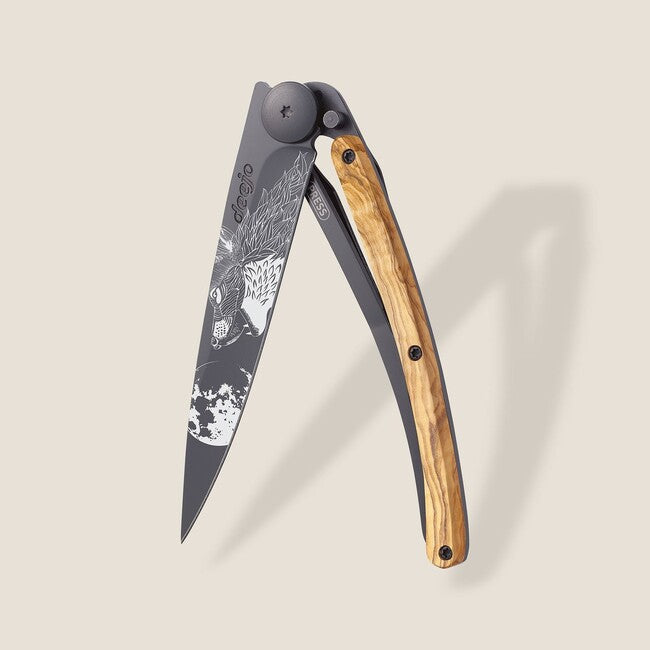 Deejo Howling schließmesser, schwarzes tattoo, olive wood