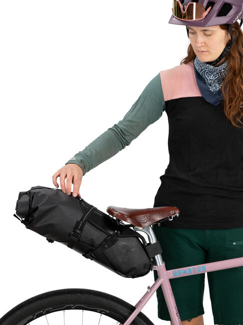 OSPREY ESCAPIST SADDLE BAG Θήκη Σέλας Ποδηλάτου, Μαύρο