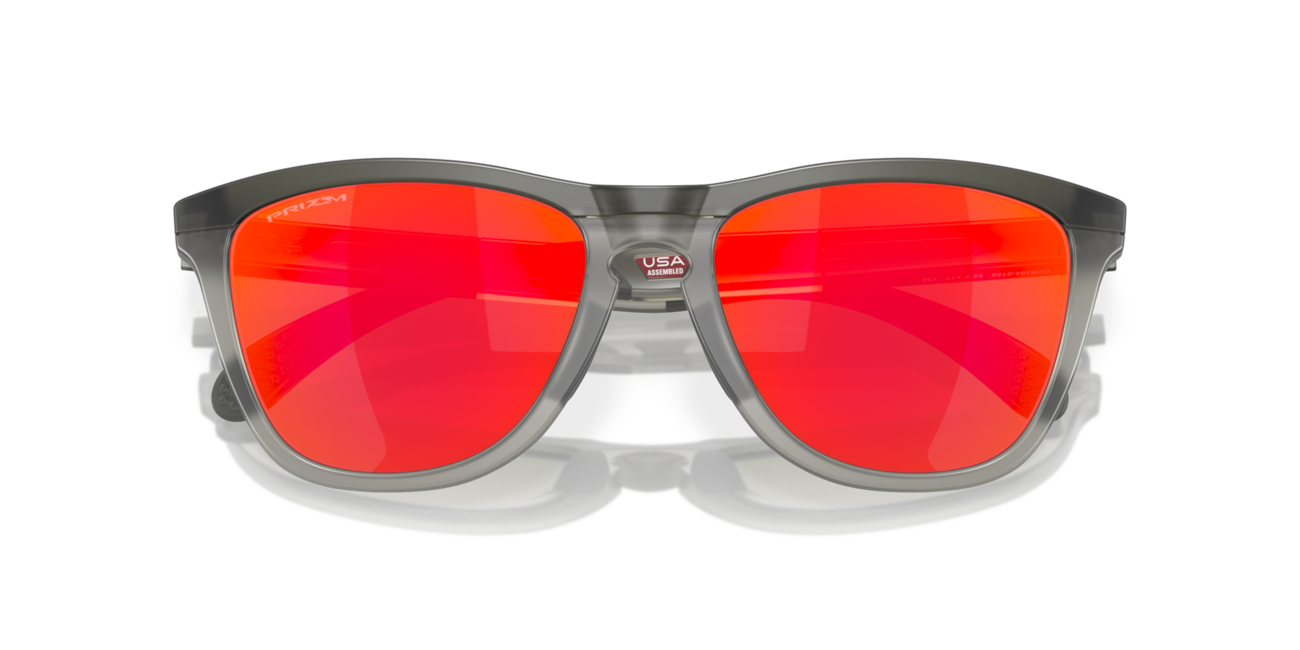 Oakley FROGSKINS RANGE Sonnenbrille mit Rahmen Matte Grey Smoke/Grey Ink und mit Dias Prizm Ruby 55