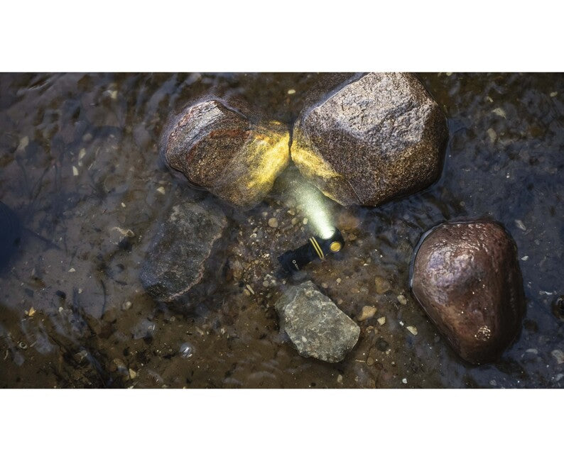 ArmyTek Elf C1 Stirnlampe LED Handlampe mit Batterie 930 lm, warmweiß
