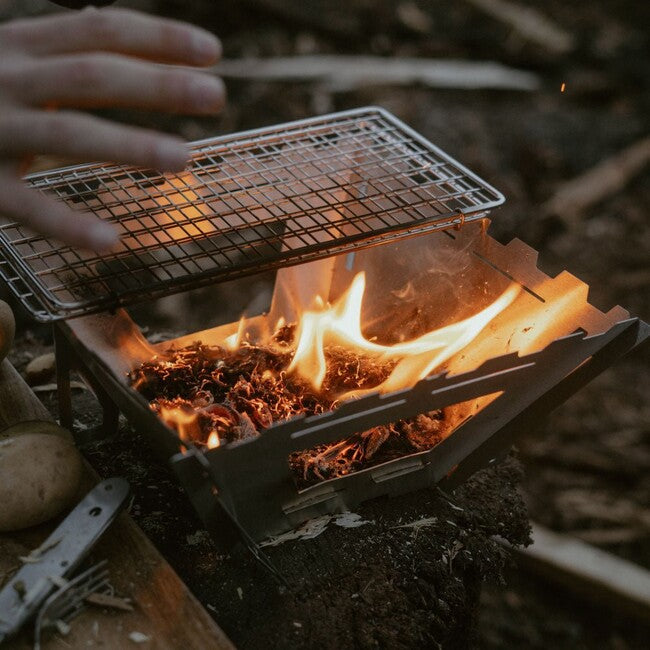 Fire Maple Maverick Πτυσσόμενη Εστία Ξύλου με Ψησταριά, Βάση και 4 Πάνελ