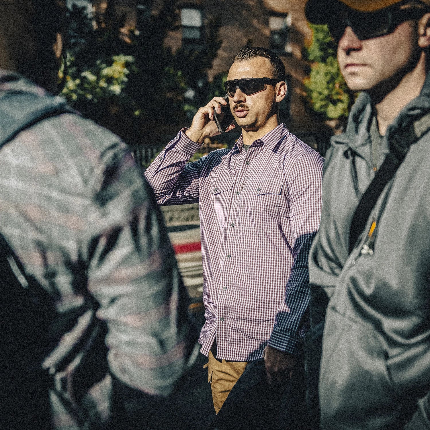 Helikon-Tex košeľa taktická na skryté nosenie, Phantom Grey Checkered – v použití 2