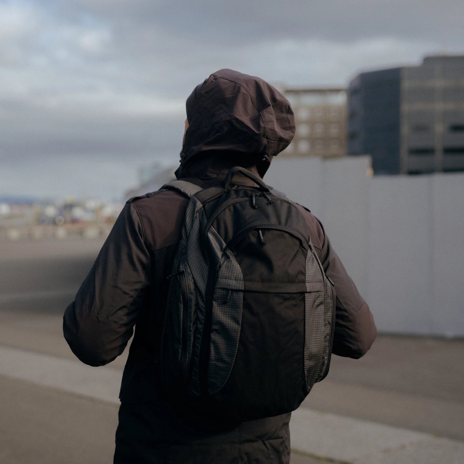 Helikon-Tex Covert M-65 bunda, hnedá / čierna – v použití 3