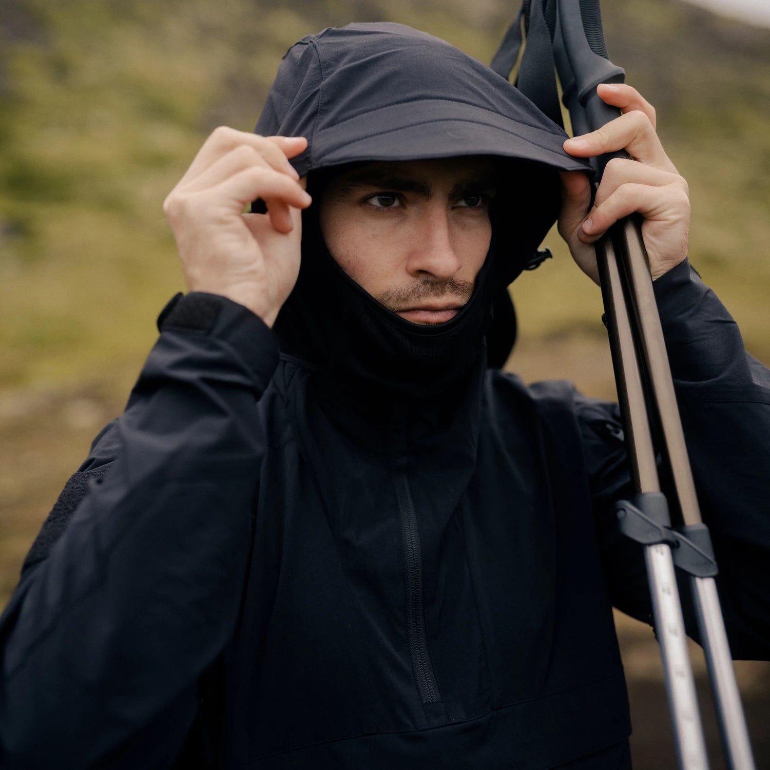 Helikon-Tex MISTRAL Soft Shell anorak bunda, Adaptive Green – v použití 3