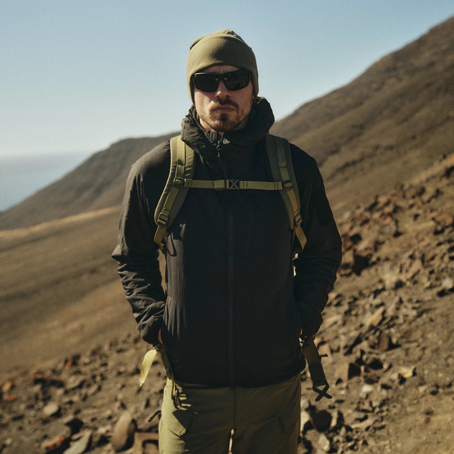 Helikon-Tex WOLFHOUND bunda s kapucňou Climashield Apex, US Woodland – v použití 3