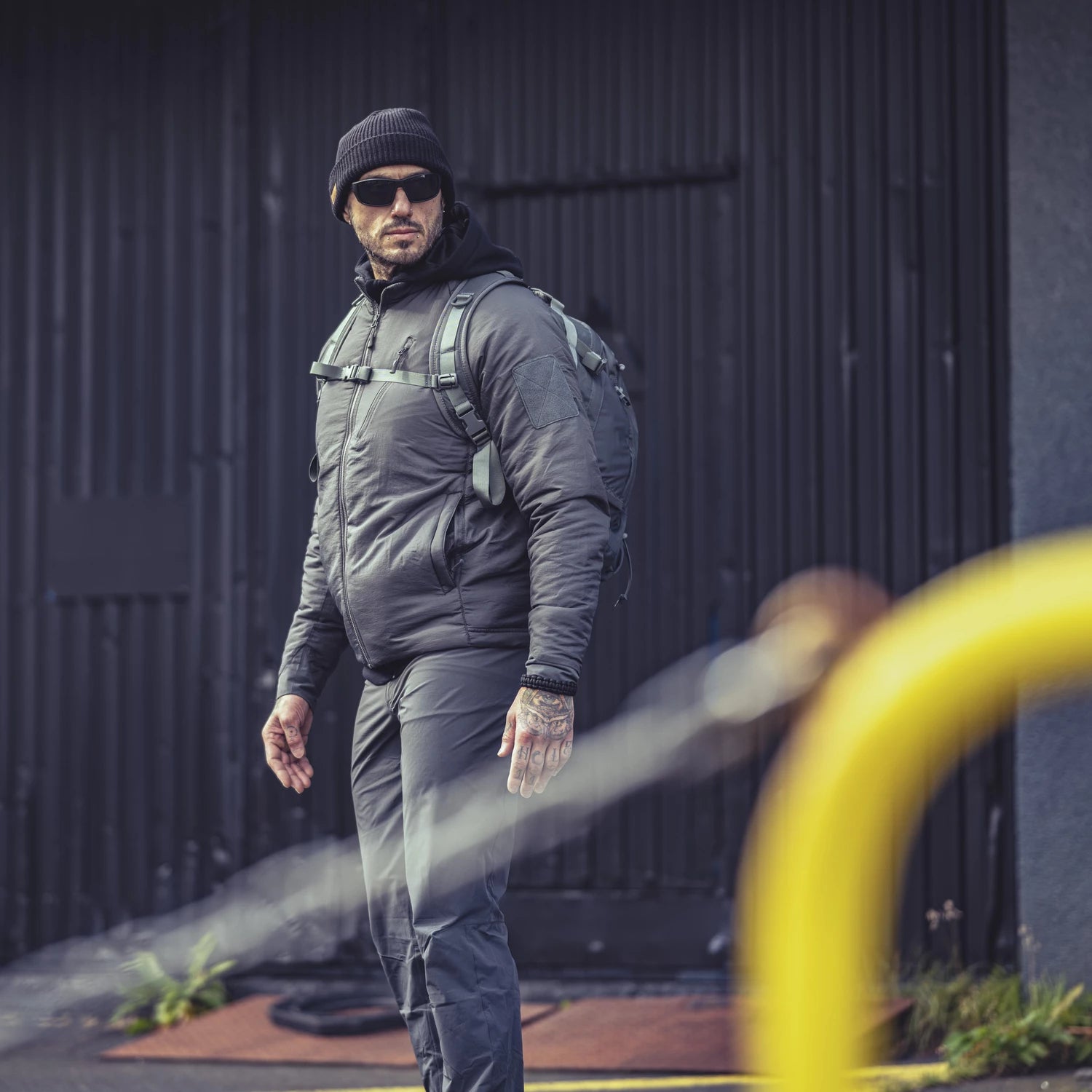 Helikon-Tex COVERT nohavice VersaStretch taktické Versa Stretch Lite, Shadow Grey – v použití 1