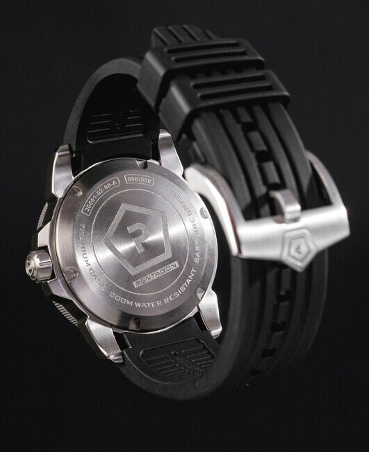Pentagon Uhr Genesis, silber