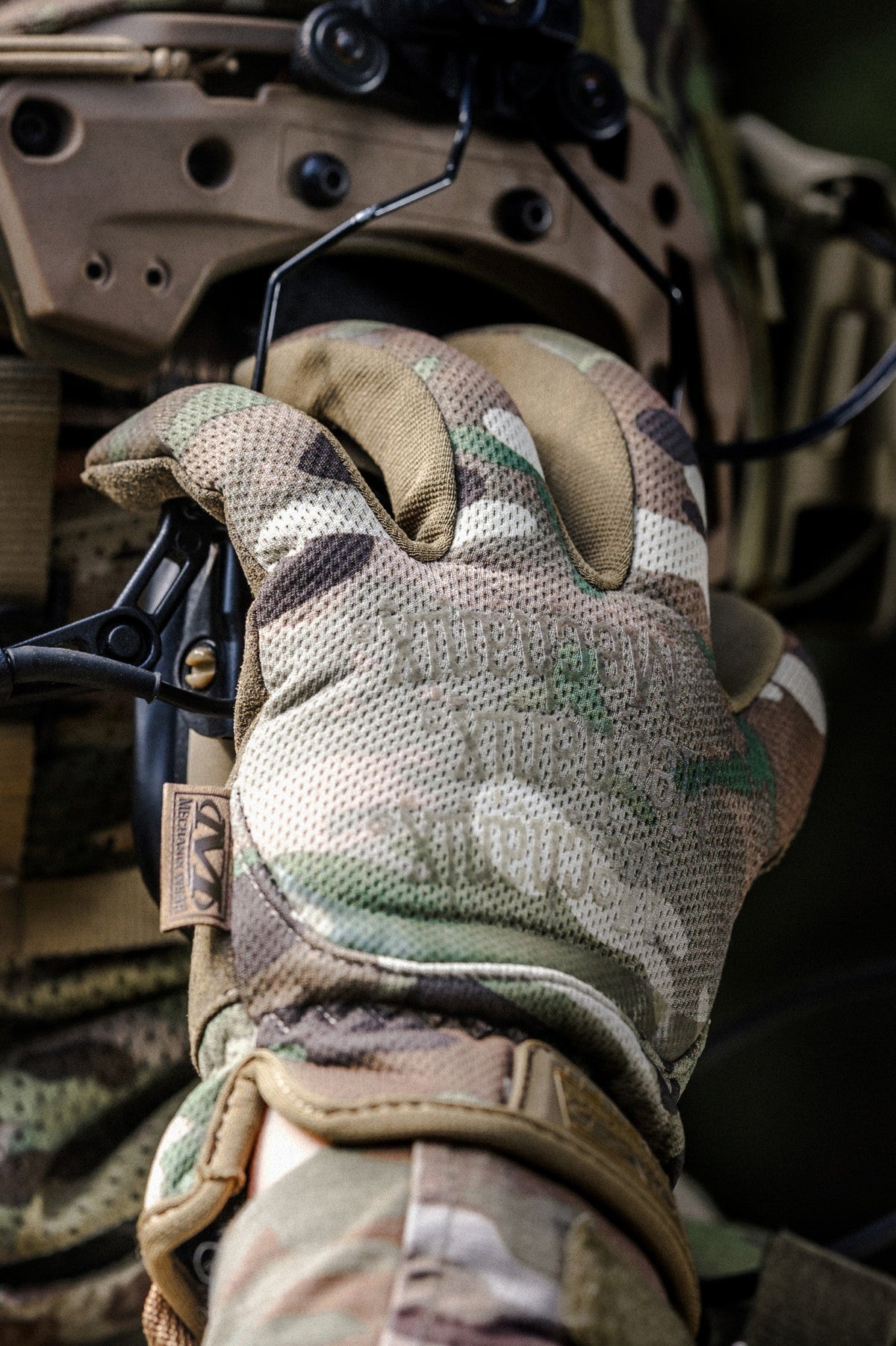 Mechanix FastFit rokavice, antistatične, multicam